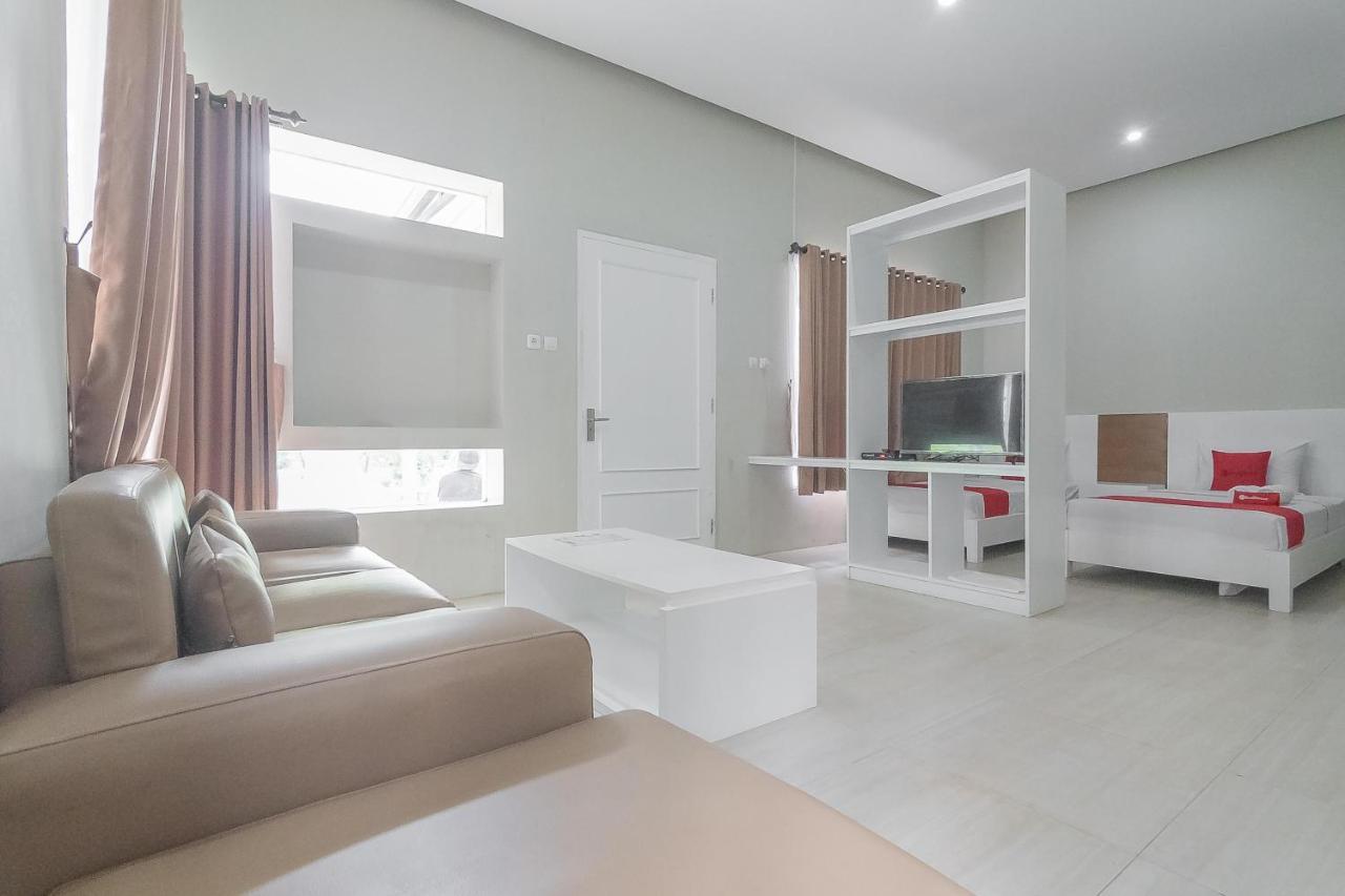 Reddoorz Resort Syariah Near D'Castello Ciater Subang Eksteriør billede