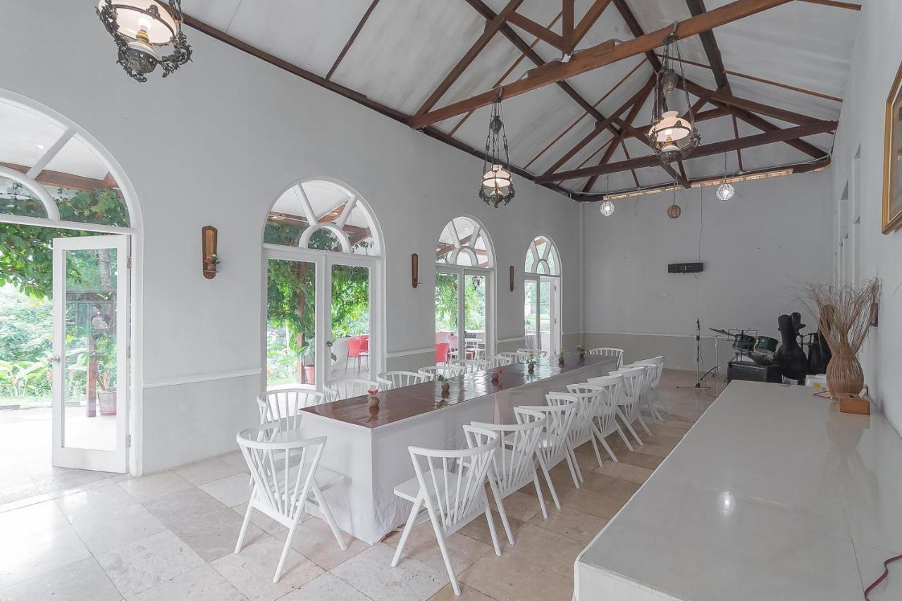 Reddoorz Resort Syariah Near D'Castello Ciater Subang Eksteriør billede